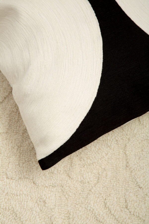 Bosie Ozella Black And White Semi Circular Design Cushion