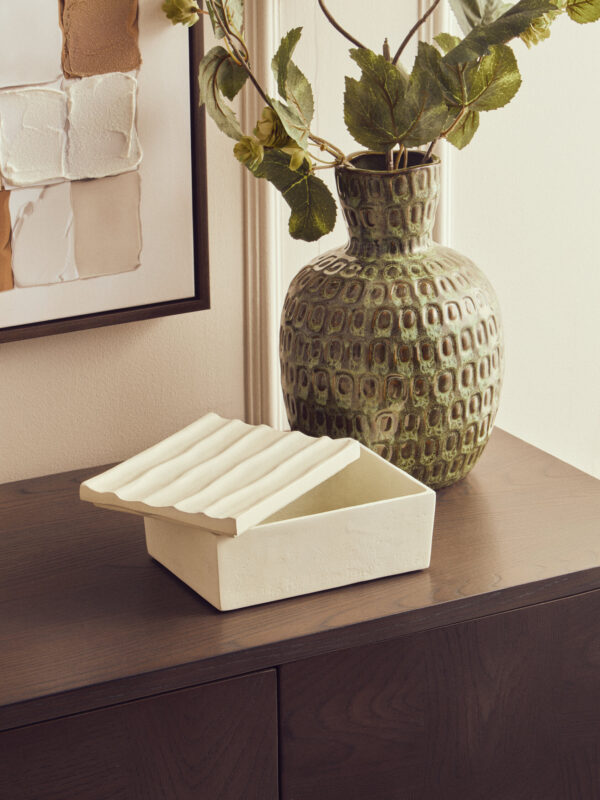 Mira Small Ivory Finish Rippled Box