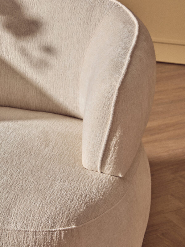Dasha Ivory Textured Curved Chair