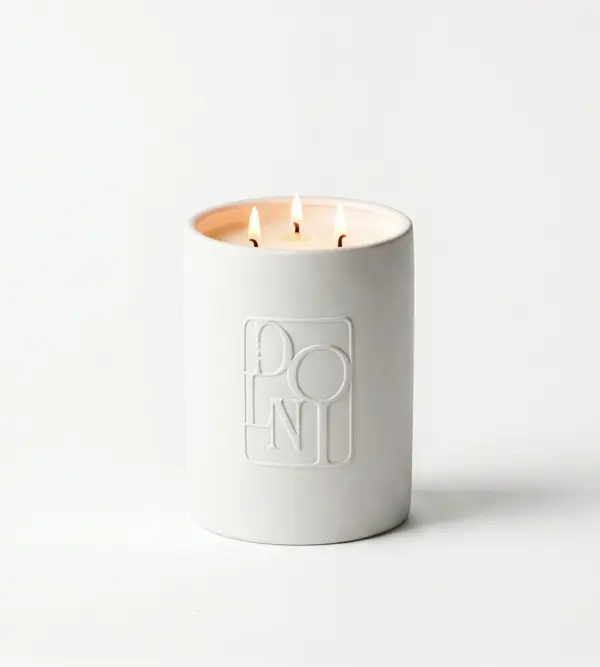 Dolni Large White Ceramic 600g Amber & Patchouli Candle
