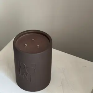 Dolni Large Brown Ceramic 600g Tobacco & Oud Candle