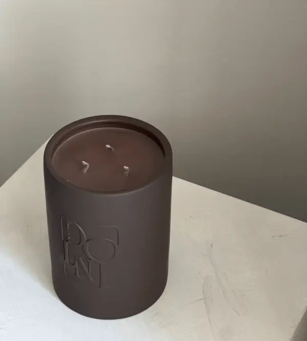 Dolni Large Brown Ceramic 600g Tobacco & Oud Candle