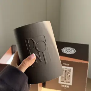 Dolni Large Brown Ceramic 600g Tobacco & Oud Candle