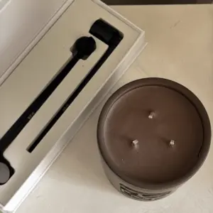 Dolni Large Brown Ceramic 600g Tobacco & Oud Candle