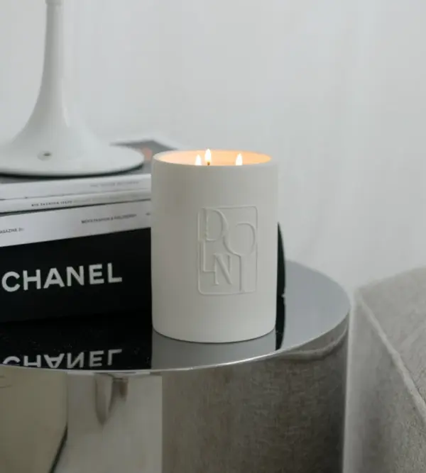 Dolni Large White Ceramic 600g Amber & Patchouli Candle